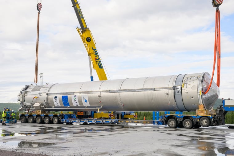 Getting_ready_to_hoist_Themis_T1H_on_the_launch_pad