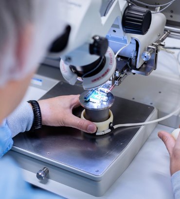 Wirebonding in cleanroom Wirebonding in cleanroom